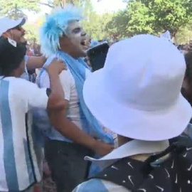 Locura en Buenos Aires tras un triunfo que permite a Argentina seguir viva en el Mundial