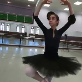 El zarpazo de la guerra en su familia ucraniana, lleva a una virtuosa bailarina a abandonar Rusia