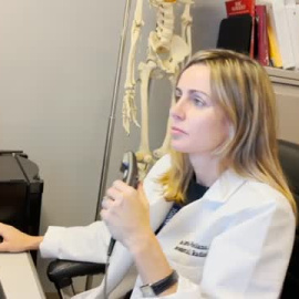 Cada año 2000 médicos españoles se van a trabajar al extranjero 