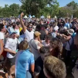 El gol de Messi desata la locura en Argentina que avanza a cuartos de final del Mundial de Catar