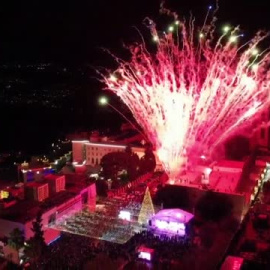 La ciudad de Belén ilumina su árbol de Navidad