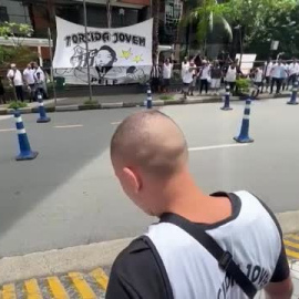 Rezos frente al hospital donde está ingresado Pelé  