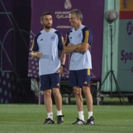Azpilicueta entrena con el grupo en la última sesión antes del partido de octavos