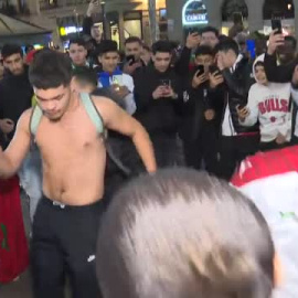 Los aficionados marroquíes celebran sin incidentes la victoria de su selección