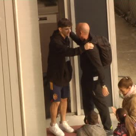 Rubiales despide a la selección española en Barajas  