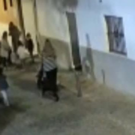 Dos policías salvan la vida a una niña que entró en parada tras chocar con un bolardo 