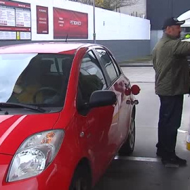 La gasolina está más barata que hace un año