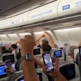 Fans argentinos vuelan a Catar para ver jugar a su equipo en la final