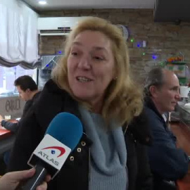 Los clientes de los bares, divididos ante la petición de Ayuso de volver a dar propinas