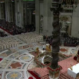 El papa lamenta que todavía exista una humanidad "insaciable de dinero, poder y placer"