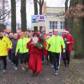 Cientos de personas bajan los excesos navideños en Berlín con una carrera