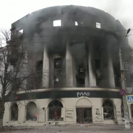 Los residentes de Bajmut intentan sobrevivir a los constantes bombardeos de la ciudad