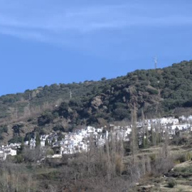 En Bubión deciden tomar las uvas con 10 segundos entre campanada y campanada