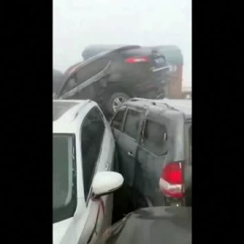 Casi 200 vehículos implicados en una colisión múltiple en China