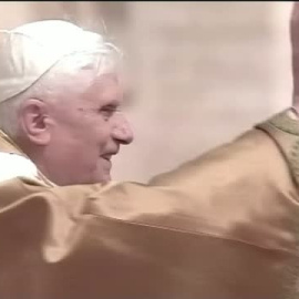 El Papa pide rezar por Benedicto XVI "Está muy enfermo"