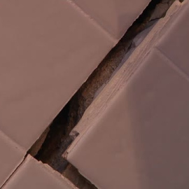 "Cada vez hay más grietas y nadie hace nada": Los vecinos de Cazalla de la Sierra preocupados por sus viviendas