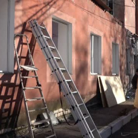 Los misiles rusos caen en un hospital de maternidad en Jersón