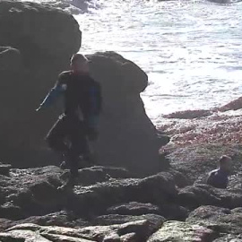 Así se capturan los percebes de estas navidades