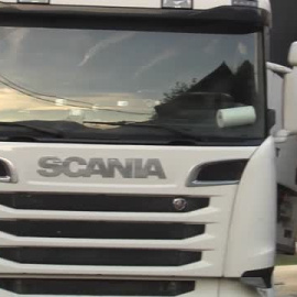 Un camión, siguiendo las indicaciones del GPS, se queda encajado en Navarra 