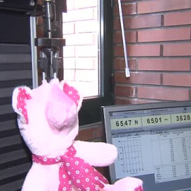 En este laboratorio de Galicia vigilan que los juguetes que se comercializan sean seguros