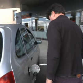 Empieza el puente con el precio de los combustibles más bajo de los últimos meses