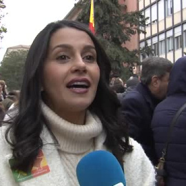 Arrimadas señala a Feijóo como el candidato a una posible moción de censura a Sánchez