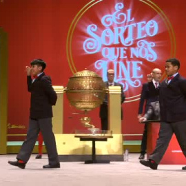 Sale otro quinto premio, el número 38454