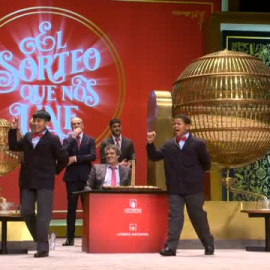 El tercer premio, el 45250, cae íntegro en Madrid  