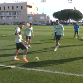 El Villarreal se entrena con la cabeza puesta en el derbi de Nochevieja ante el Valencia
