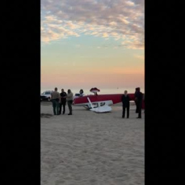 Se estrella una avioneta en una playa de California 
