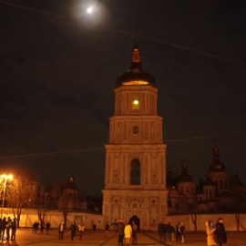 Ucrania comienza el nuevo año 2023 con el sonido y el destello de las bombas