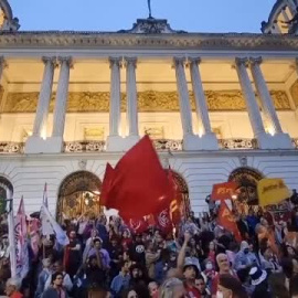 Miles de brasileños salen a la calle en Brasil en defensa de la democracia
