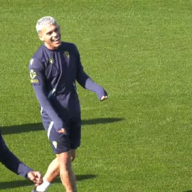 El Cádiz prepara el partido de Liga del sábado ante el Sevilla en medio de la polémica por el gol en fuera de juego del Elche
