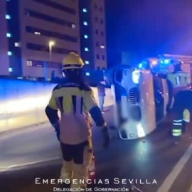 Vuelca un coche en Sevilla tras perder el control su conductora 