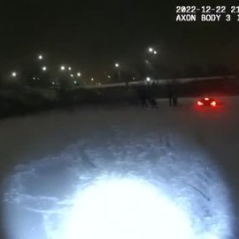 Rescate in extremis de una conductora en un lago helado 