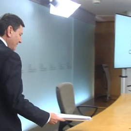 Sánchez, Mañueco y Feijóo se esquivan en Fitur tras la polémica del aborto