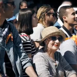 Un hombre aspirante a fallera mayor de Valencia