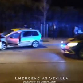 Un conductor ebrio empotra su coche contra un autobús de pasajeros en Sevilla 