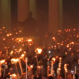Miles de antorchas en el aniversario del héroe nacional cubano José Martí