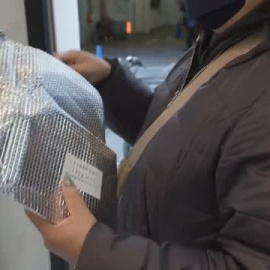 Una empresa instala en Japón tres máquinas expendedoras de carne de ballena 