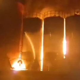 Un grave incendio devora una refinería en el noroeste de Irán