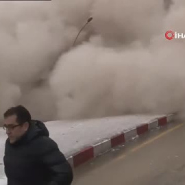Impactante vídeo de un edificio derrumbándose tras el terremoto en Turquía