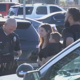 Rescatan a un bebé que se encontraba en un coche robado en Los Ángeles