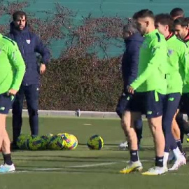 Iñaki Williams vuelve a entrenarse con el grupo 