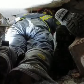 El esfuerzo y el cariño de los bomberos españoles durante los rescates en Turquía 