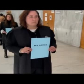 Performance de los letrados de justicia coruñeses para pedir mejoras laborales tras 24 días de huelga