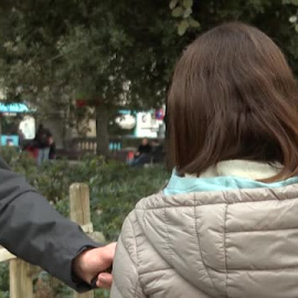 "Nos decía que en el teatro es normal saludarse con un pico"