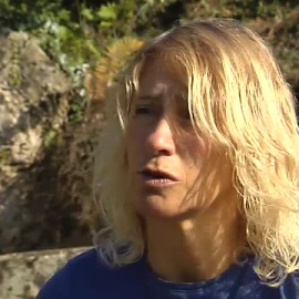 Elena y su perra 'Mini' regresan del caos de Turquía tras ayudar en los rescates