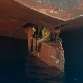 Hospitalizadas dos personas tras viajar de Nigeria a Canarias en el timón de un petrolero