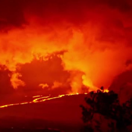 Las impresionantes imágenes del volcán activo más grande del mundo 